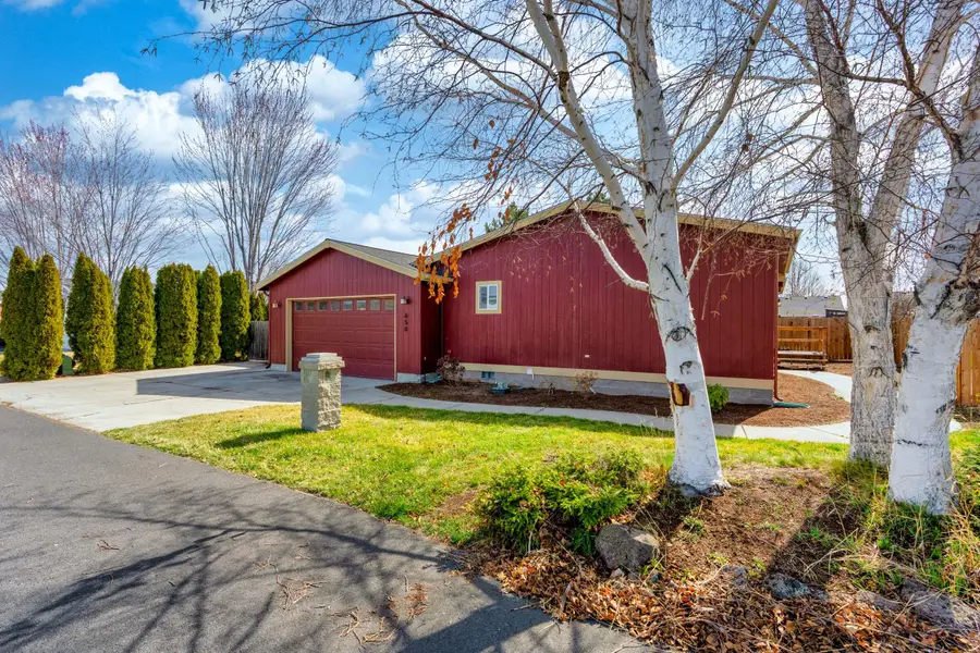 658 NE Shoshone Drive, Redmond, OR 97756 - #3