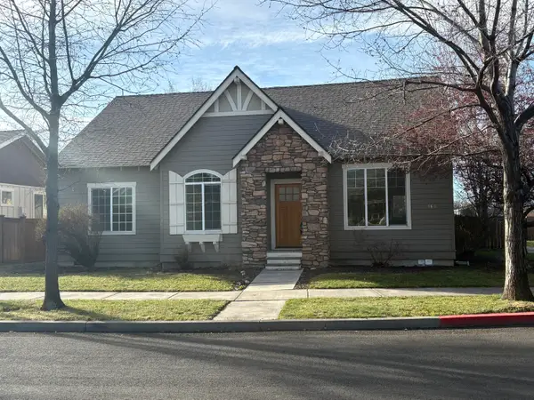 1642 NW Hemlock Avenue, Redmond, OR 97756