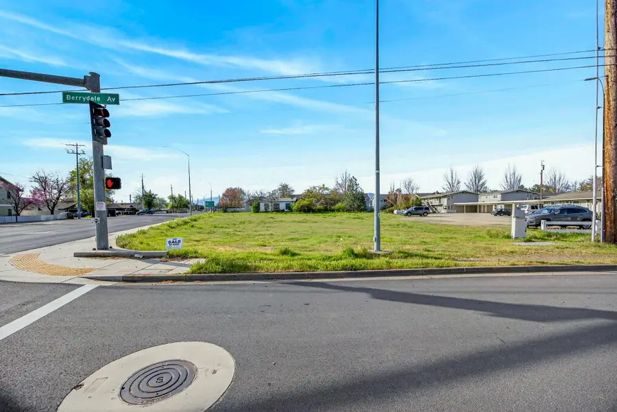 2129 Table Rock Road, Medford, OR 97501 - #3