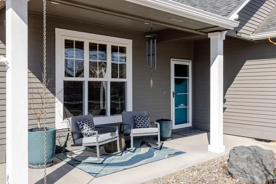 1833 NW Larch Avenue, Redmond, OR 97756 - #2