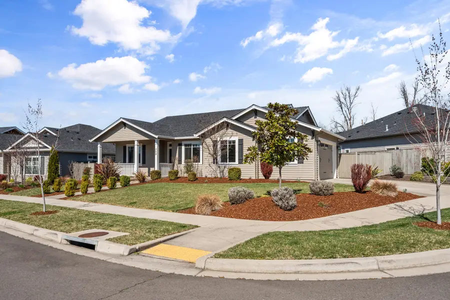 359 Kansas Drive, Medford, OR 97504 - #2