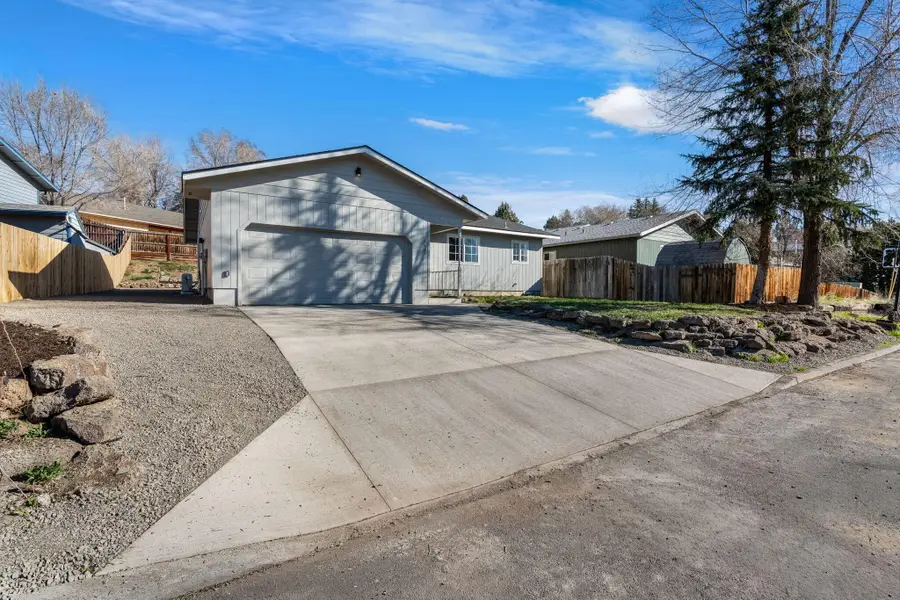 695 NE 8th Street, Prineville, OR 97754 - #3