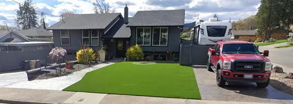 1430 NE 10th Street, Grants Pass, OR 97526