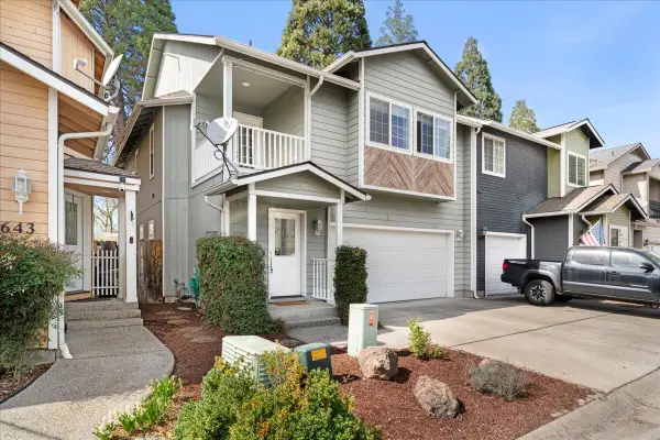 647 Shadow Way, Central Point, OR 97502
