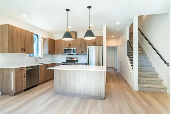 371 NW 19th Street #102, Redmond, OR 97756