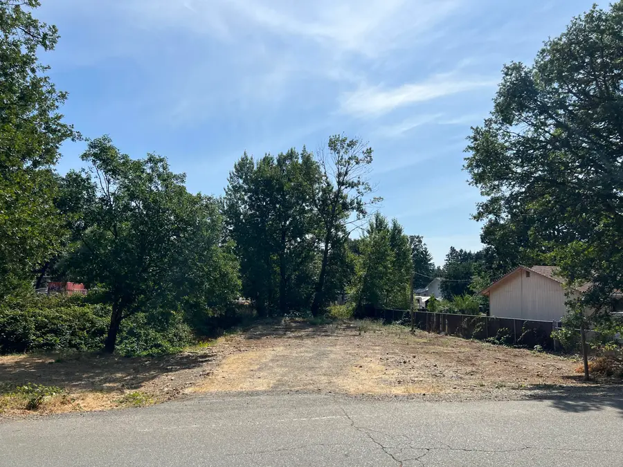 127 S Kerby Avenue, Cave Junction, OR 97523 - #3