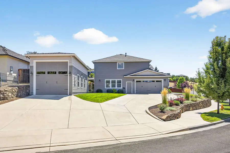 661 Forest Ridge Drive, Medford, OR 97504 - #3