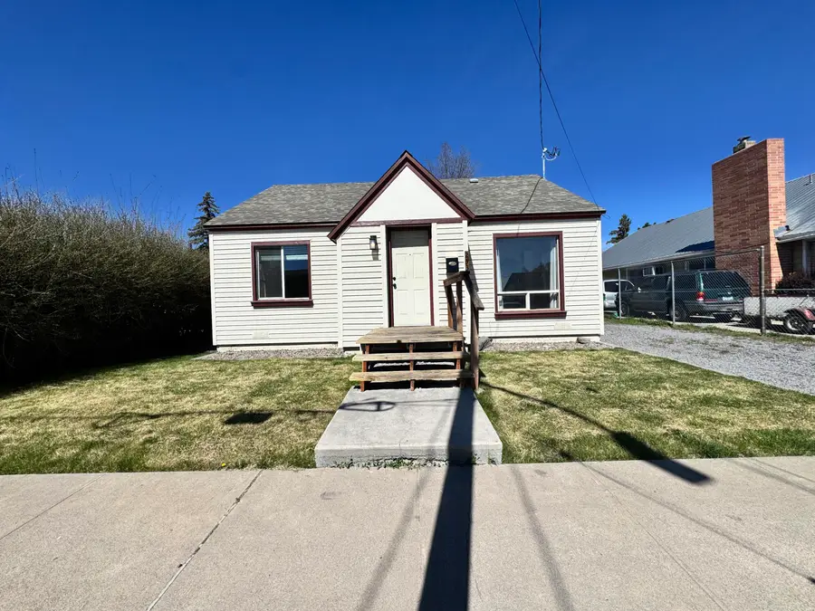 2533 Applegate Avenue, Klamath Falls, OR 97601 - #2