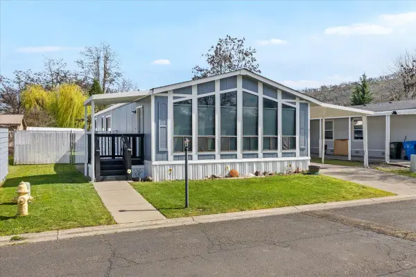 633 E Archwood #UNIT 86, Eagle Point, OR 97524