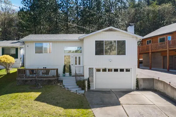 645 S 5th, Jacksonville, OR 97530