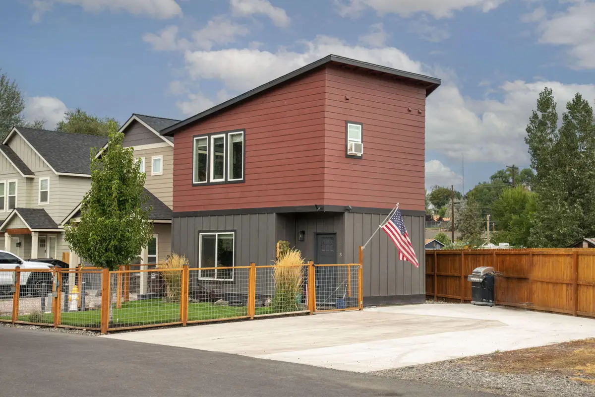 883 NE 6th Street, Prineville, OR 97754 - #1