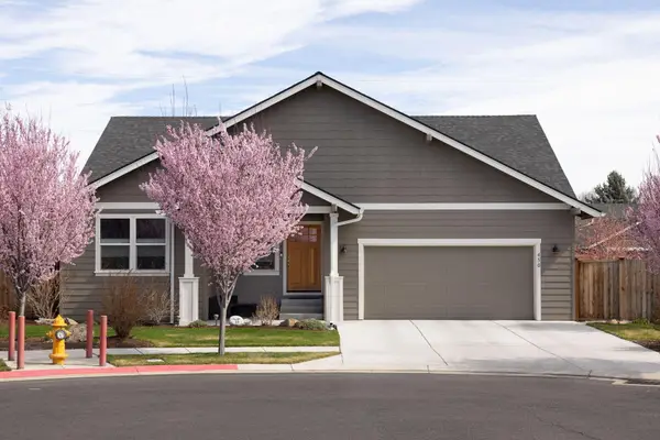 450 NE Oak Court, Redmond, OR 97756