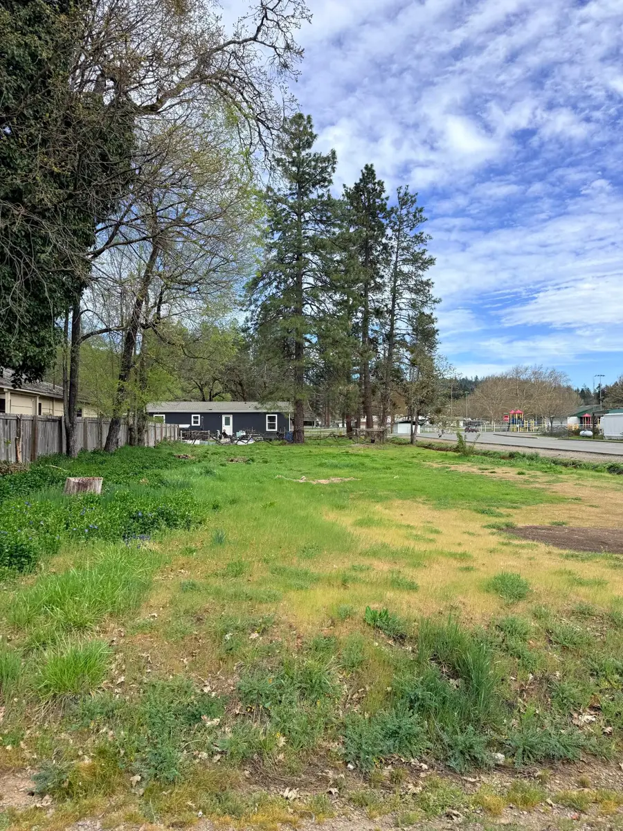 237 S Caves Avenue, Cave Junction, OR 97523 - #2
