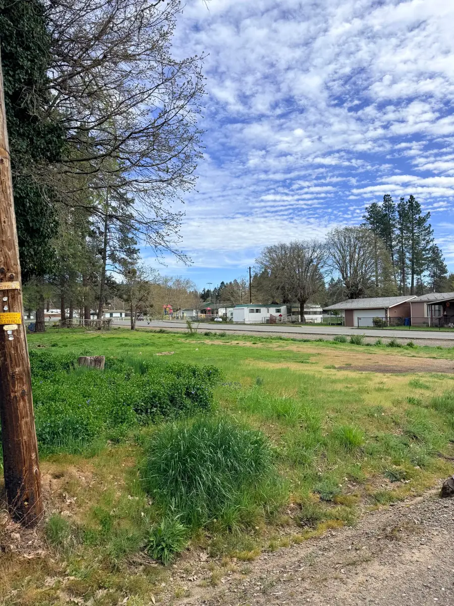 237 S Caves Avenue, Cave Junction, OR 97523 - #3