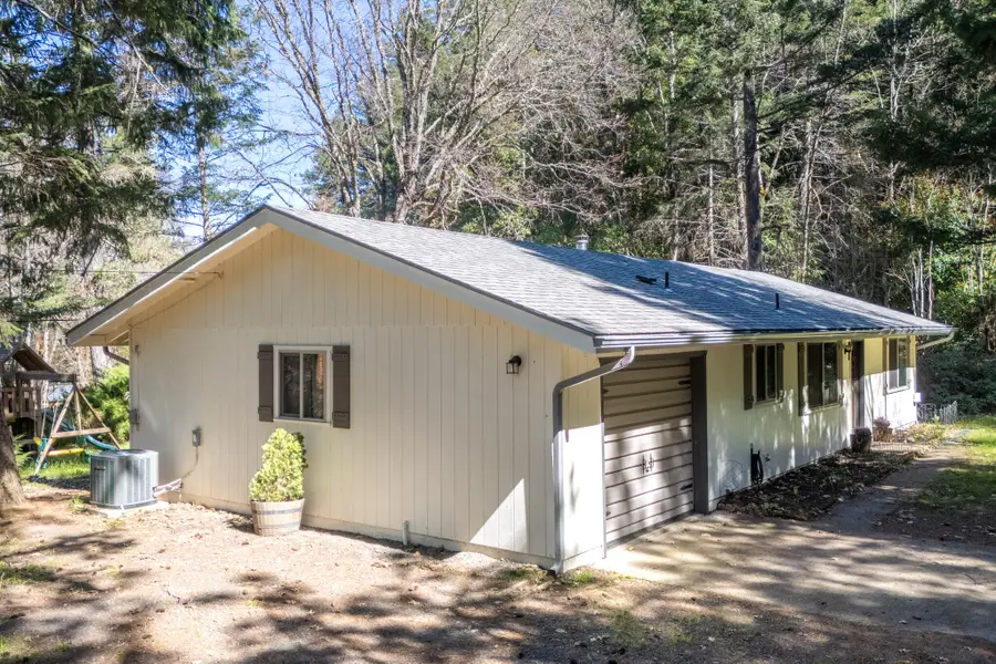 101 Cascade Drive, Cave Junction, OR 97523 - #2