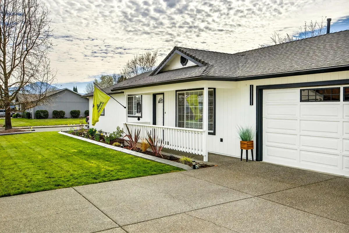 934 Pittview Avenue, Central Point, OR 97502 - #1