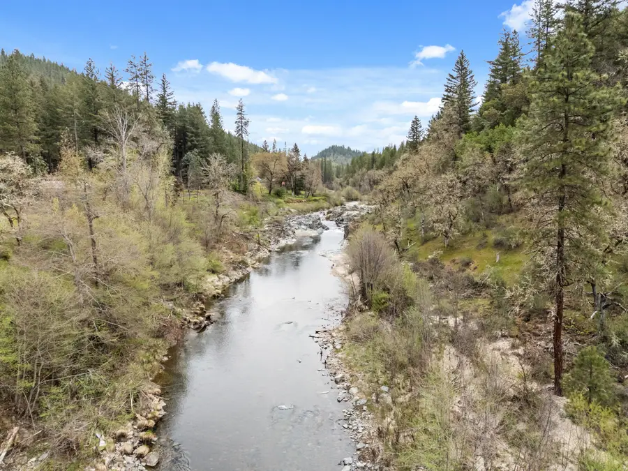 3134 W Evans Creek Road, Rogue River, OR 97537 - #2