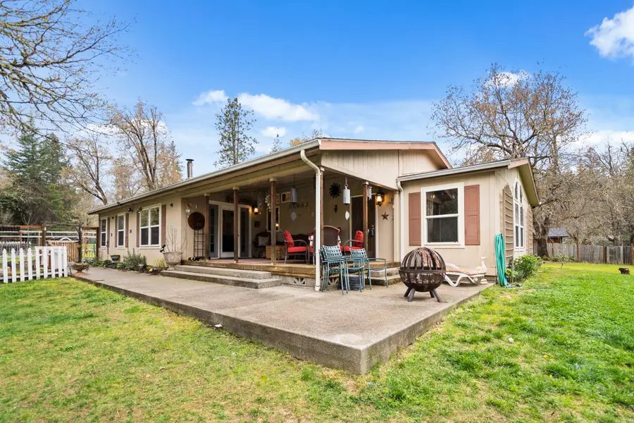 3134 W Evans Creek Road, Rogue River, OR 97537 - #3