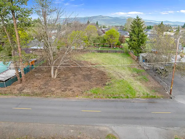 S Peach Street, Medford, OR 97501