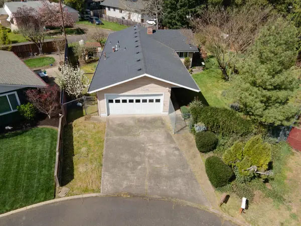 1584 NW Spray Court, Roseburg, OR 97471