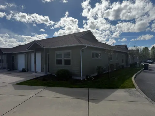 741 SW Kinsington Court, Grants Pass, OR 97526