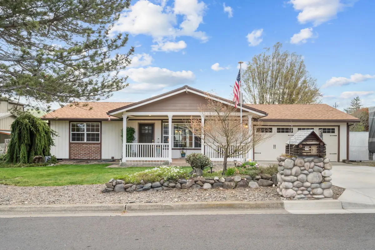 816 Voris Avenue, Ashland, OR 97520 - #1