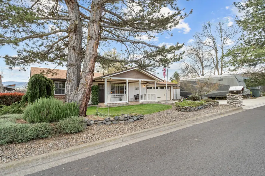 816 Voris Avenue, Ashland, OR 97520 - #3