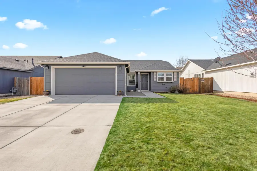 3174 SW Cascade Avenue, Redmond, OR 97756 - #2