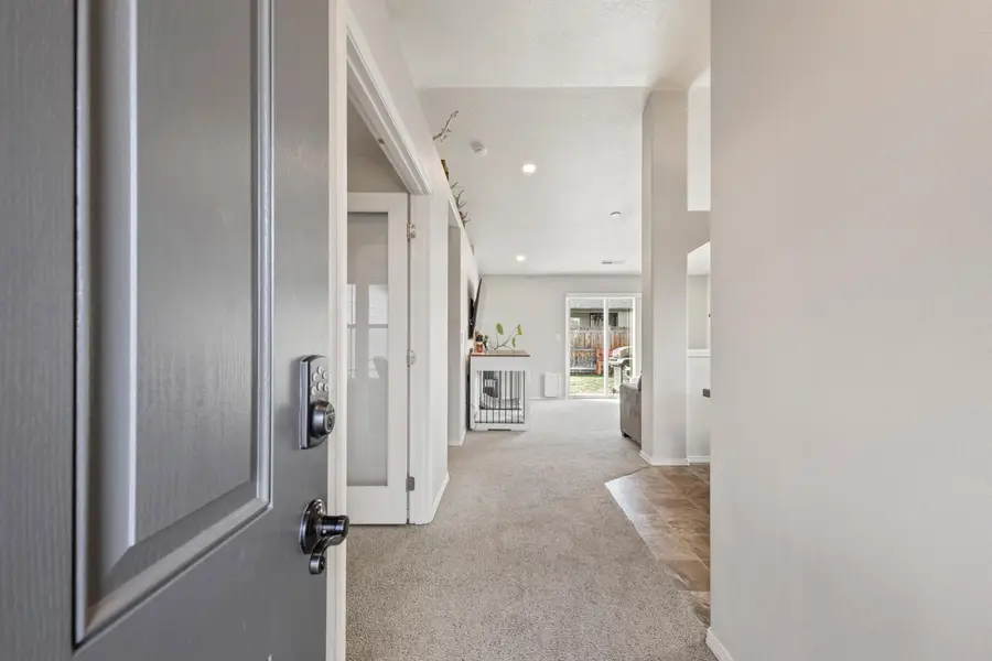 3174 SW Cascade Avenue, Redmond, OR 97756 - #3