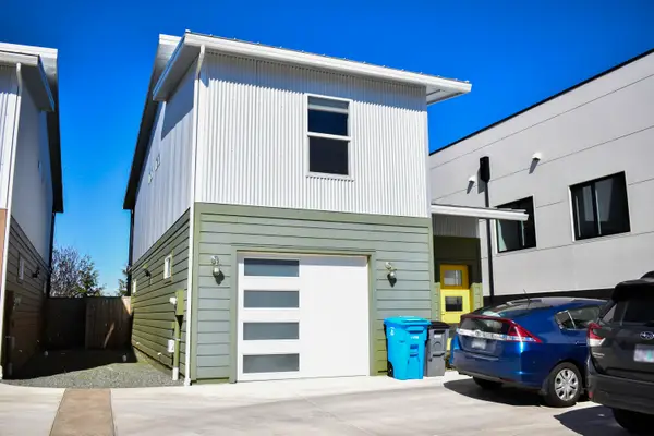 310 E Rapp Road, Talent, OR 97540