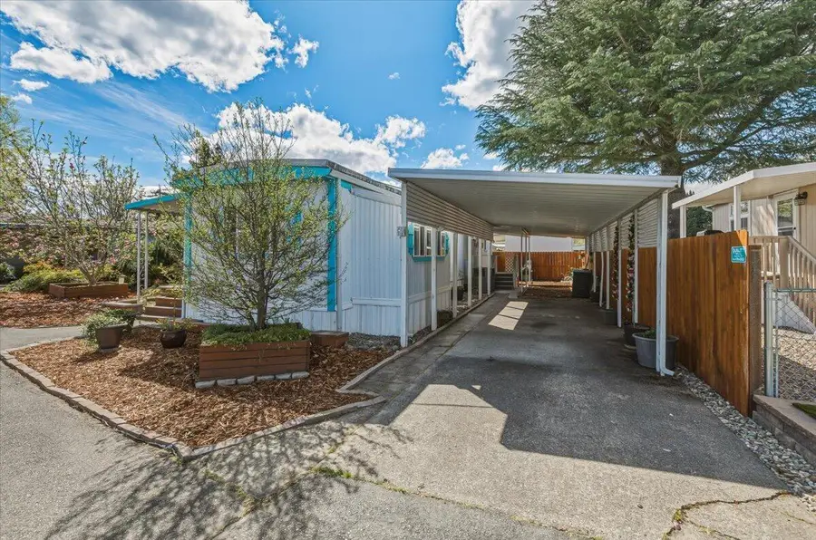 325 Sandlewood Drive, Grants Pass, OR 97526 - #3