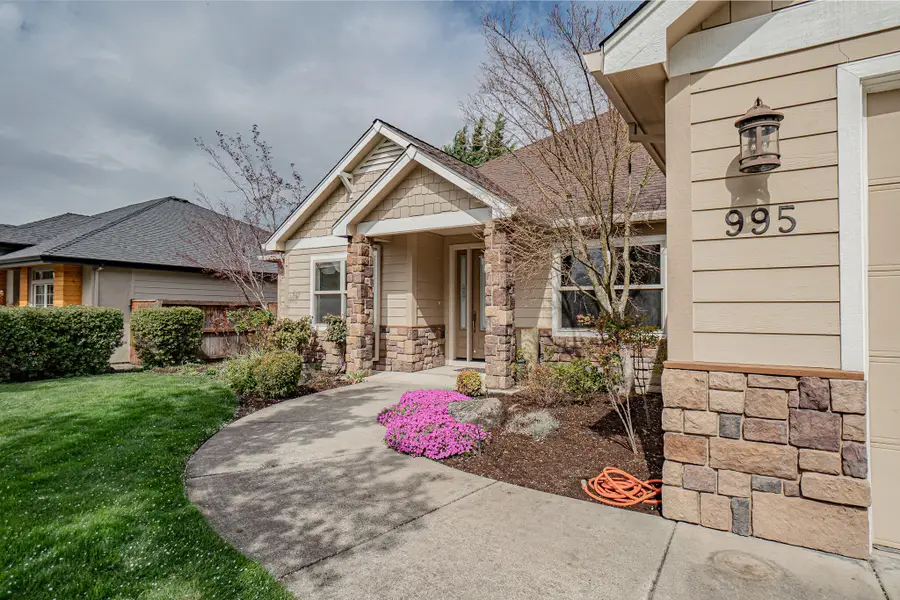 995 Pumpkin Ridge Drive, Eagle Point, OR 97524 - #3