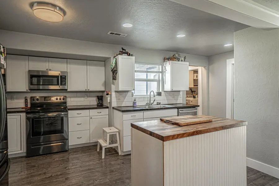 549 Wilson Road, Central Point, OR 97502 - #3