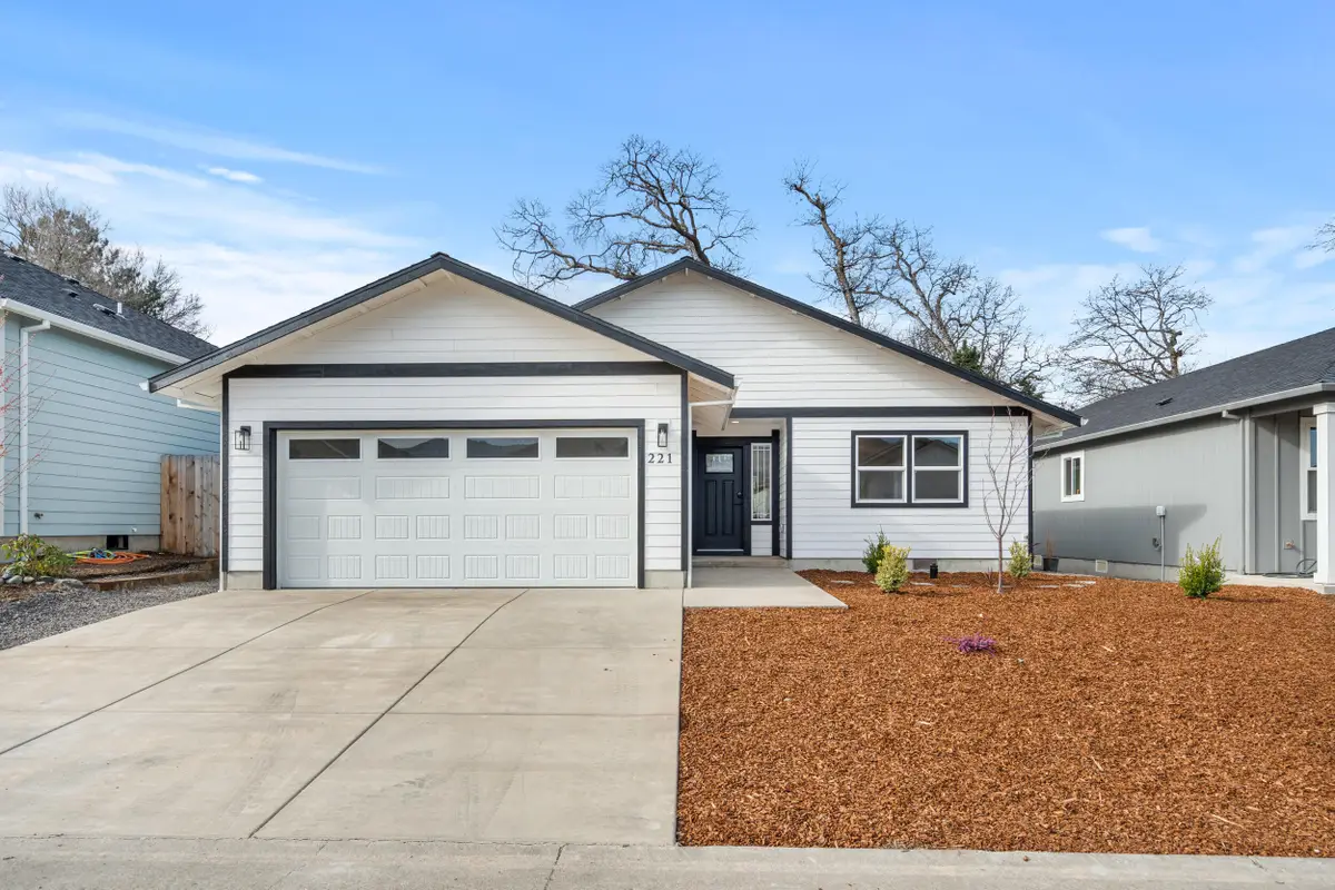 221 Christopher Way, Talent, OR 97540 - #1