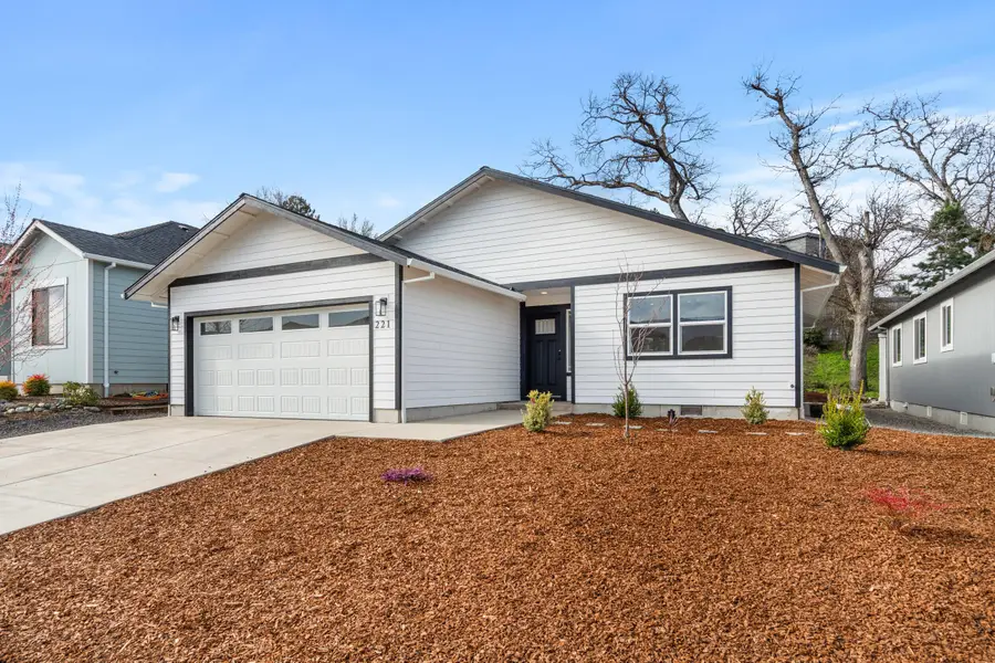 221 Christopher Way, Talent, OR 97540 - #2