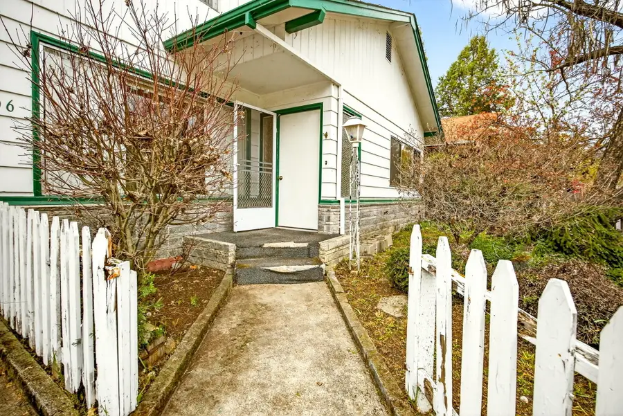1206 NW Conklin Avenue, Grants Pass, OR 97526 - #3