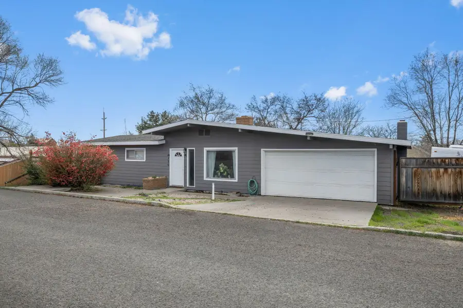 730 SE Turner Street, Madras, OR 97741 - #2