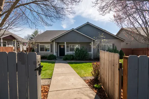 584 Barton Road, Eagle Point, OR 97524