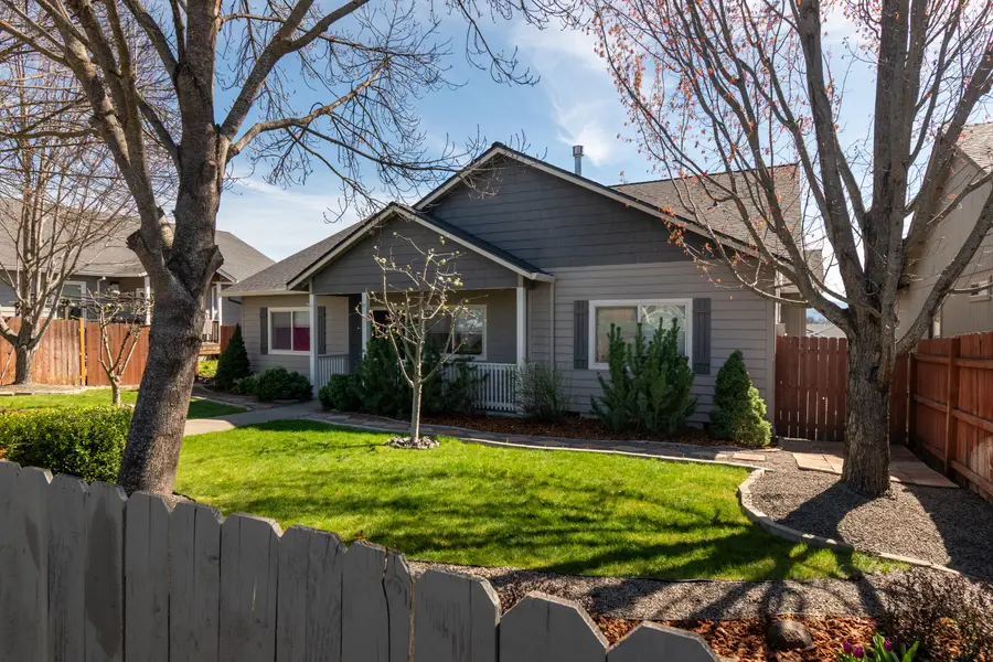 584 Barton Road, Eagle Point, OR 97524 - #2