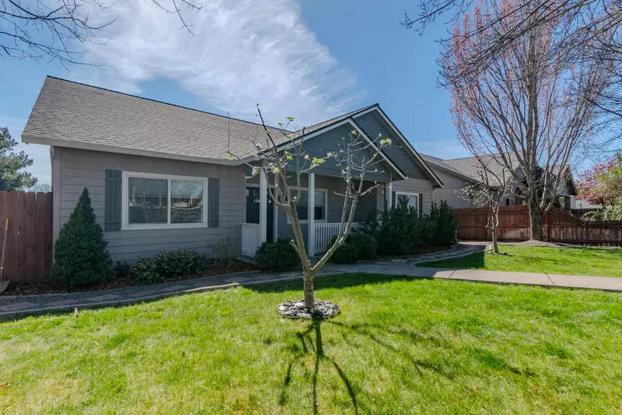 584 Barton Road, Eagle Point, OR 97524 - #3