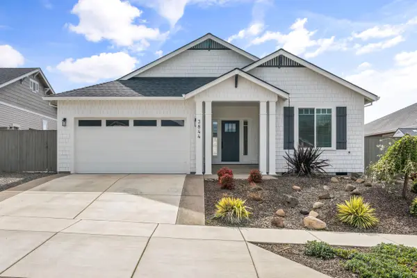 3844 Arena Drive, Medford, OR 97504