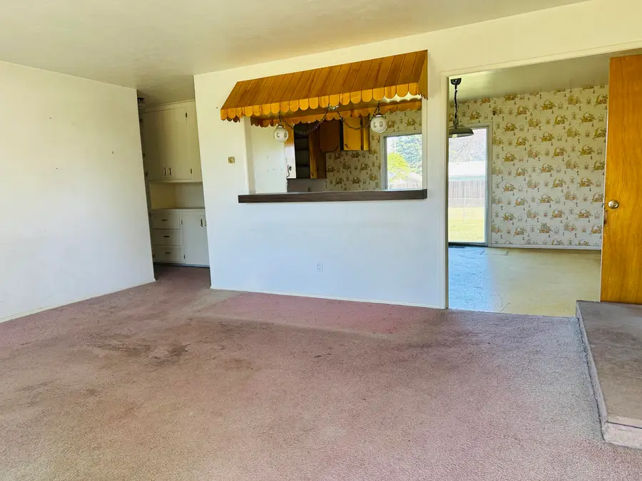 1755 S Peach Street, Medford, OR 97501 - #3