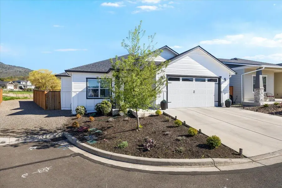 2586 Tiffin Way, Medford, OR 97504 - #2