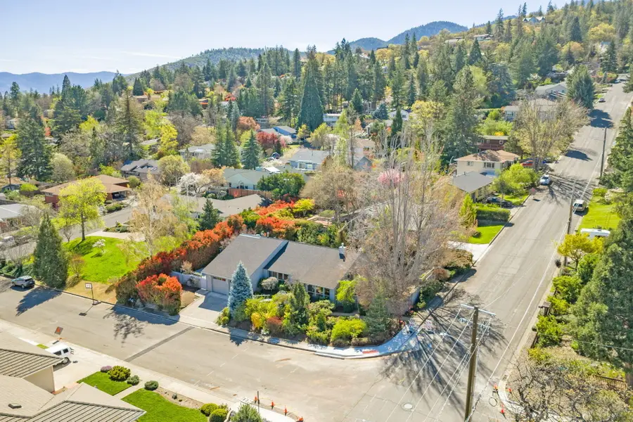 1800 Peachey Road, Ashland, OR 97520 - #3