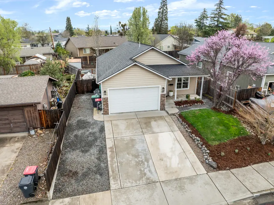 962 Crest Drive, Central Point, OR 97502 - #2