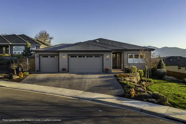 3274 Annapolis Drive, Medford, OR 97504