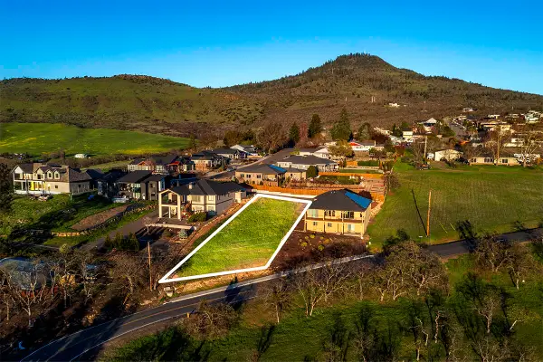 3258 Annapolis Drive, Medford, OR 97504