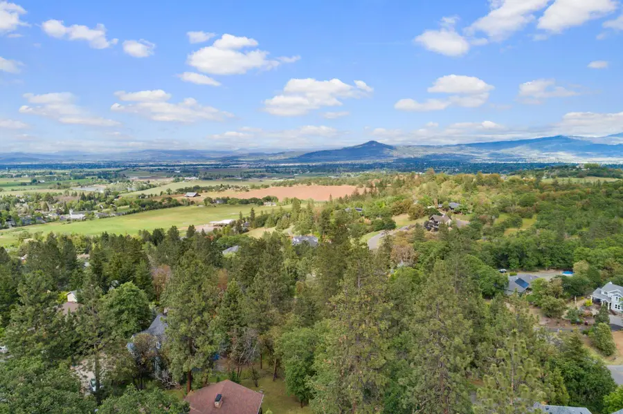 425 Coachman Drive, Jacksonville, OR 97530 - #2