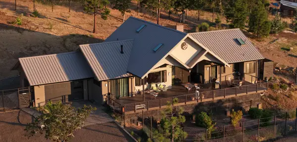 693 Ironwood Drive, Eagle Point, OR 97524