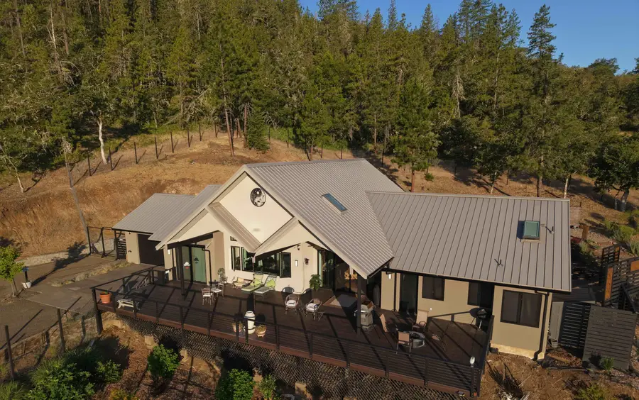 693 Ironwood Drive, Eagle Point, OR 97524 - #3